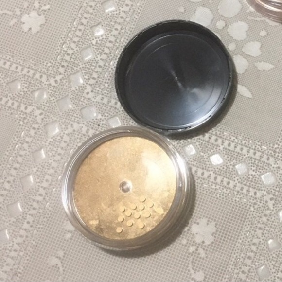 🆕 NYX Born To Glow Illuminating Powder, Ultra Light Beam, New - Picture 7 of 8